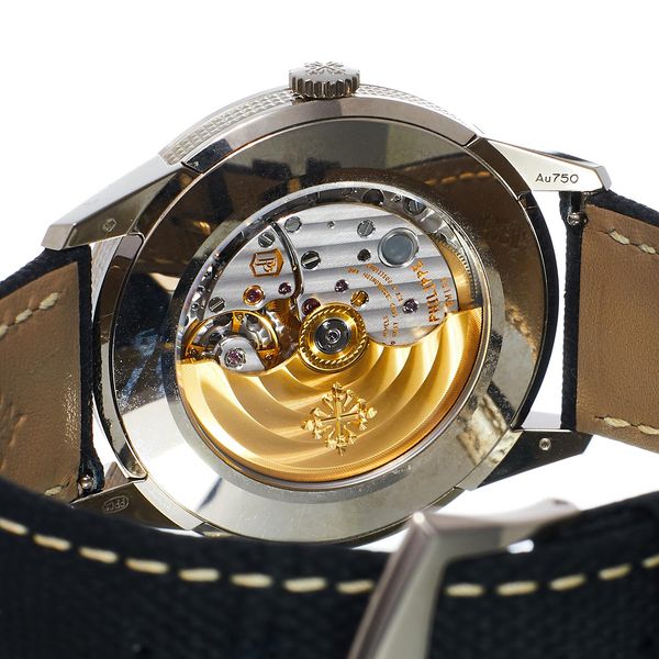 Patek Philippe Calatrava 5226G-001